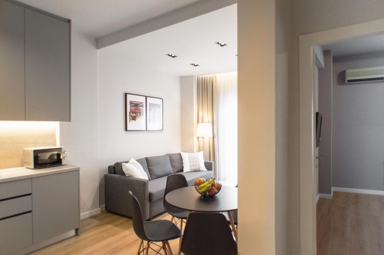 Stylish And Renovated Retreat In Thessaloniki: Cozy At Ioulianou 33 Soluň