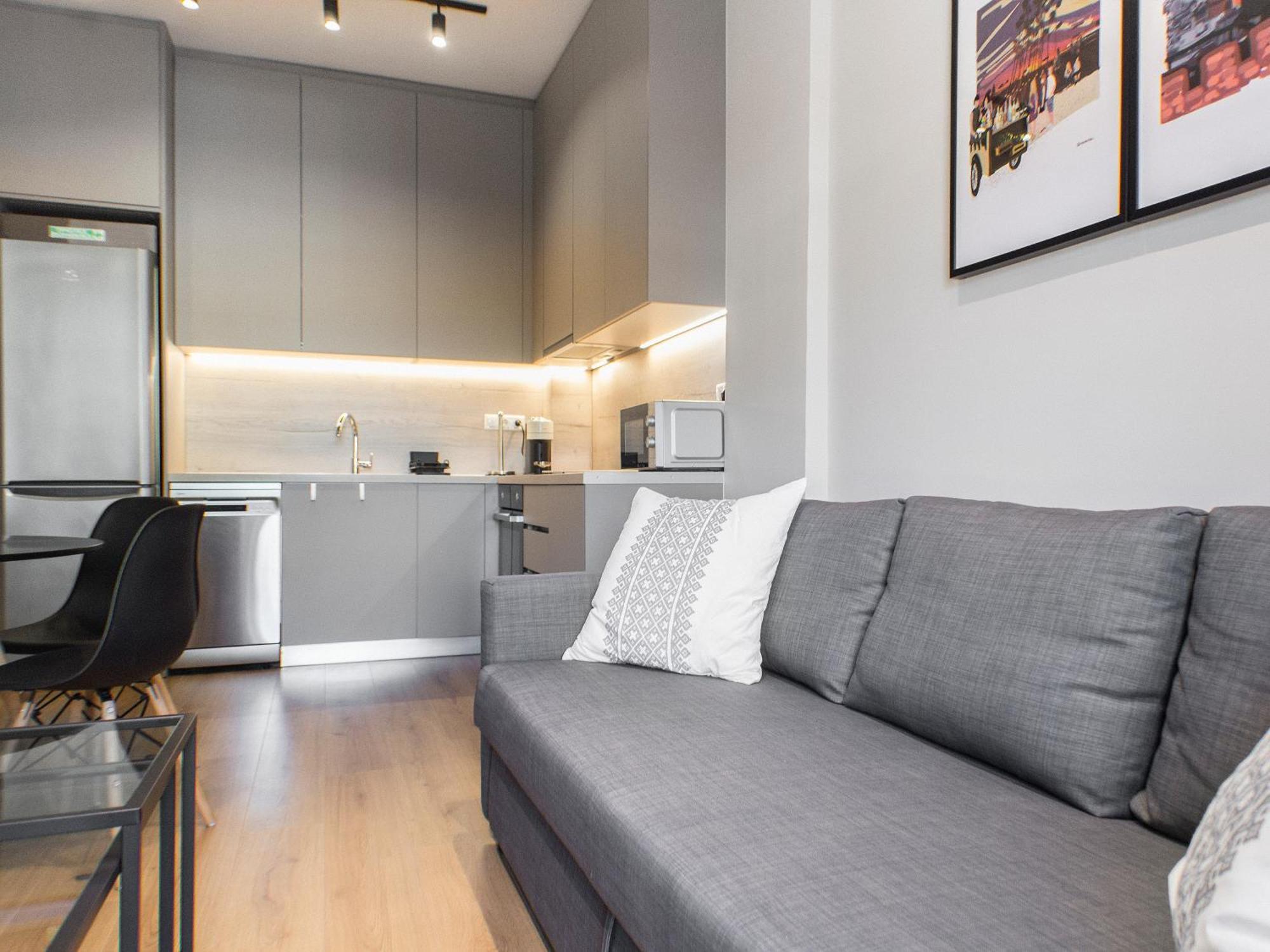 Stylish And Renovated Retreat In Thessaloniki: Cozy At Ioulianou 33 Soluň